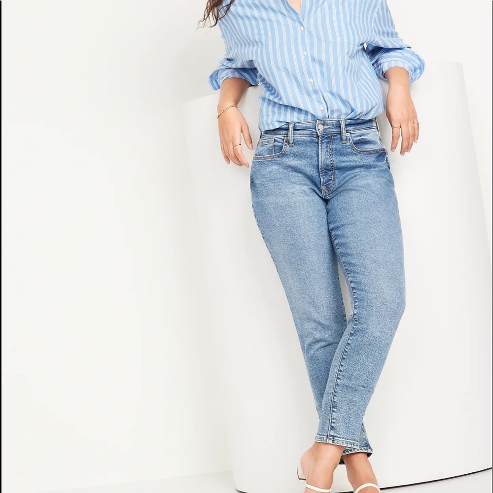 Old Navy Curvy High-Waisted Straight Jeans